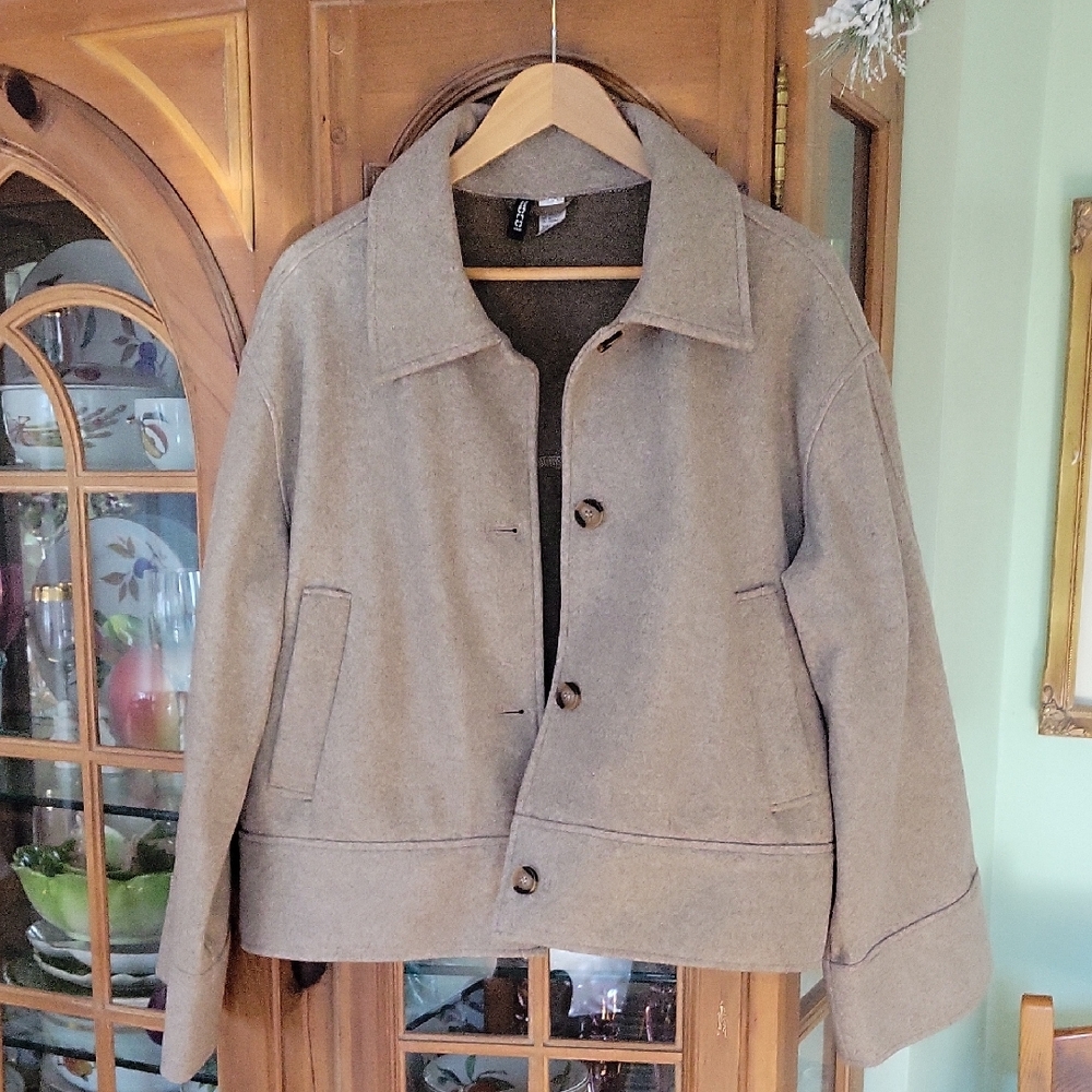 H&M Beige Cropped Jacket